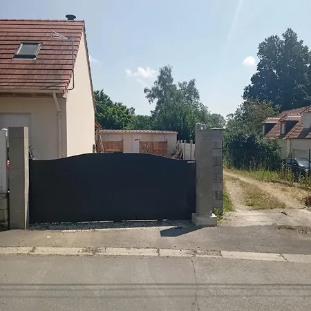 Charmante Maison A Avec Terrasse Proche De Paris 펜션 *