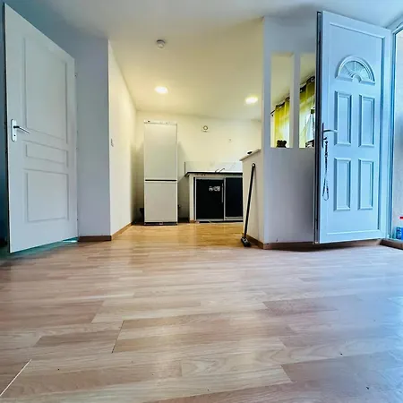 Vakantiehuis Charmante Maison A Avec Terrasse Proche De Paris Clermont (Oise)